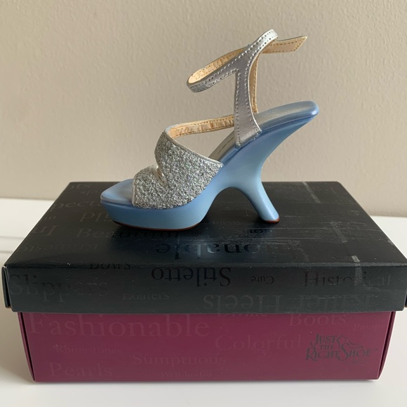 Glitter Glam 2002 - Just the Right Shoe - Picture 2 of 9
